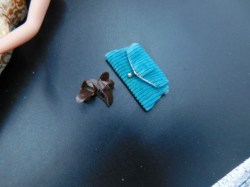 911 961 GOLDEN GIRL BARBIE DOLL  BROWN MULES OR TURQUOISE CORD CLUTCH CHOICE